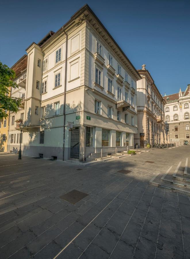 Karinatura Ljubljana Extérieur photo